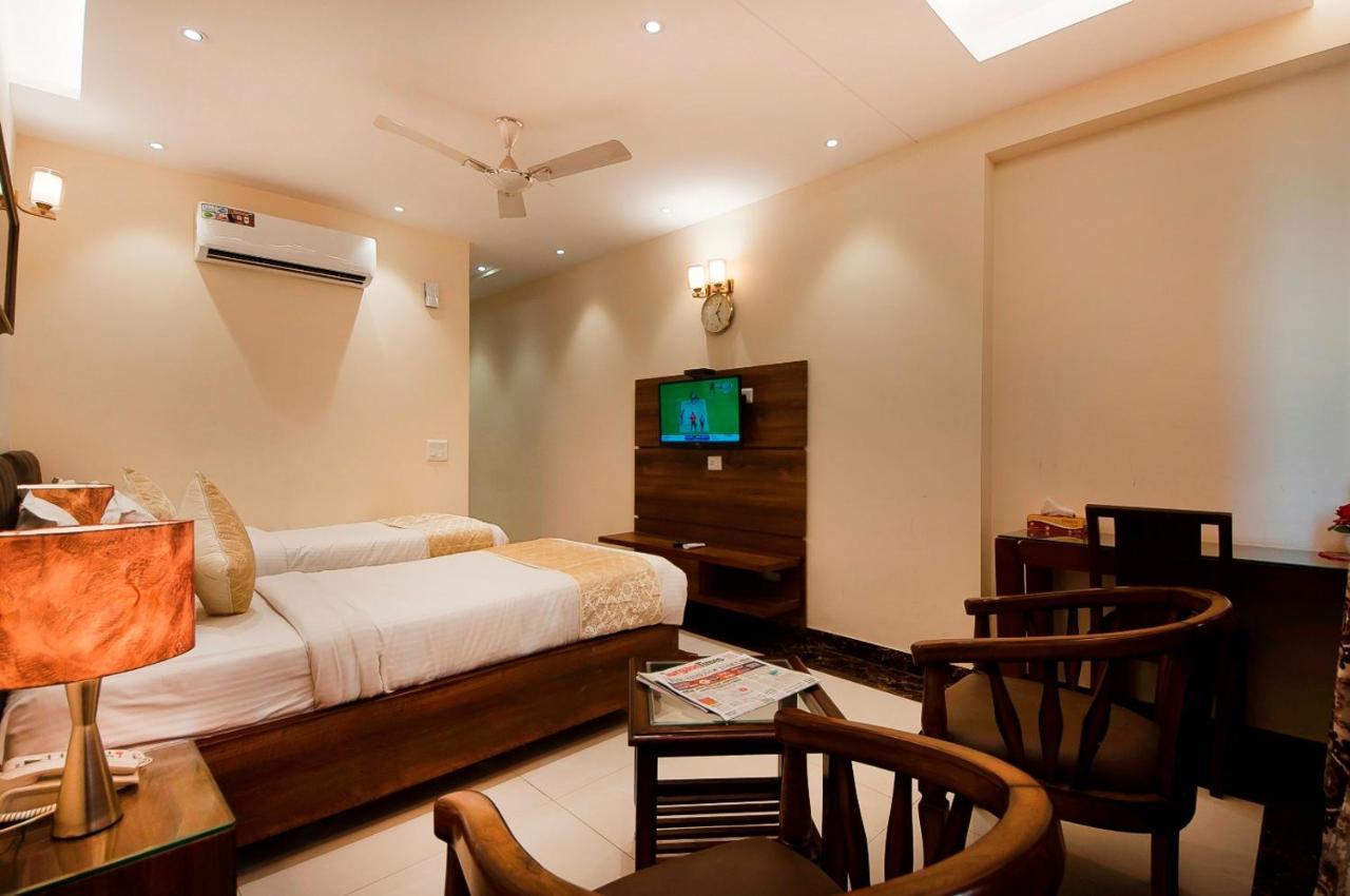 Imperial Apartments Huda City Gurgaon Luaran gambar