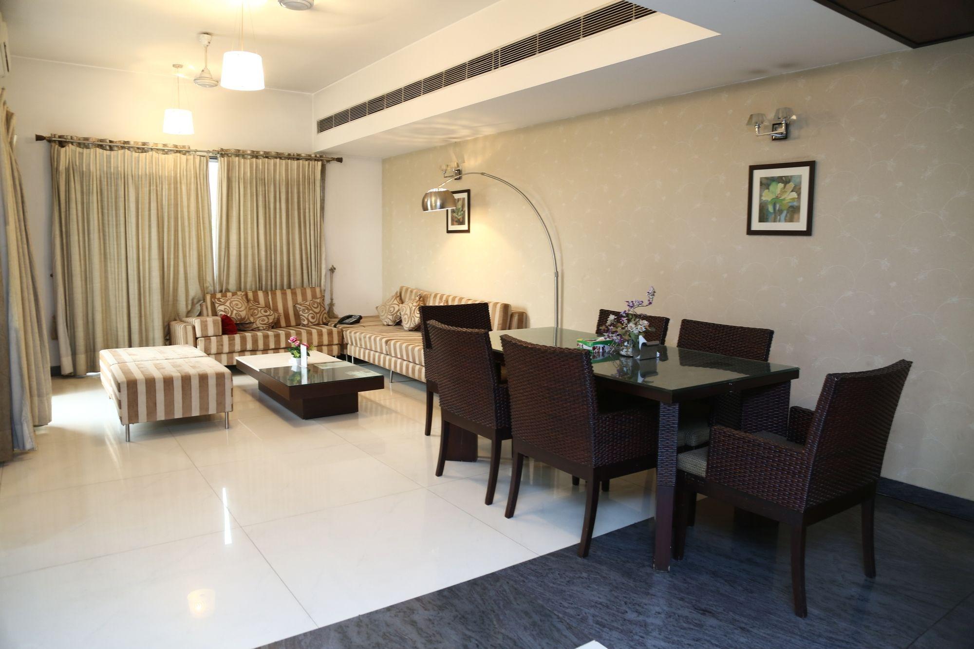 Imperial Apartments Huda City Gurgaon Luaran gambar