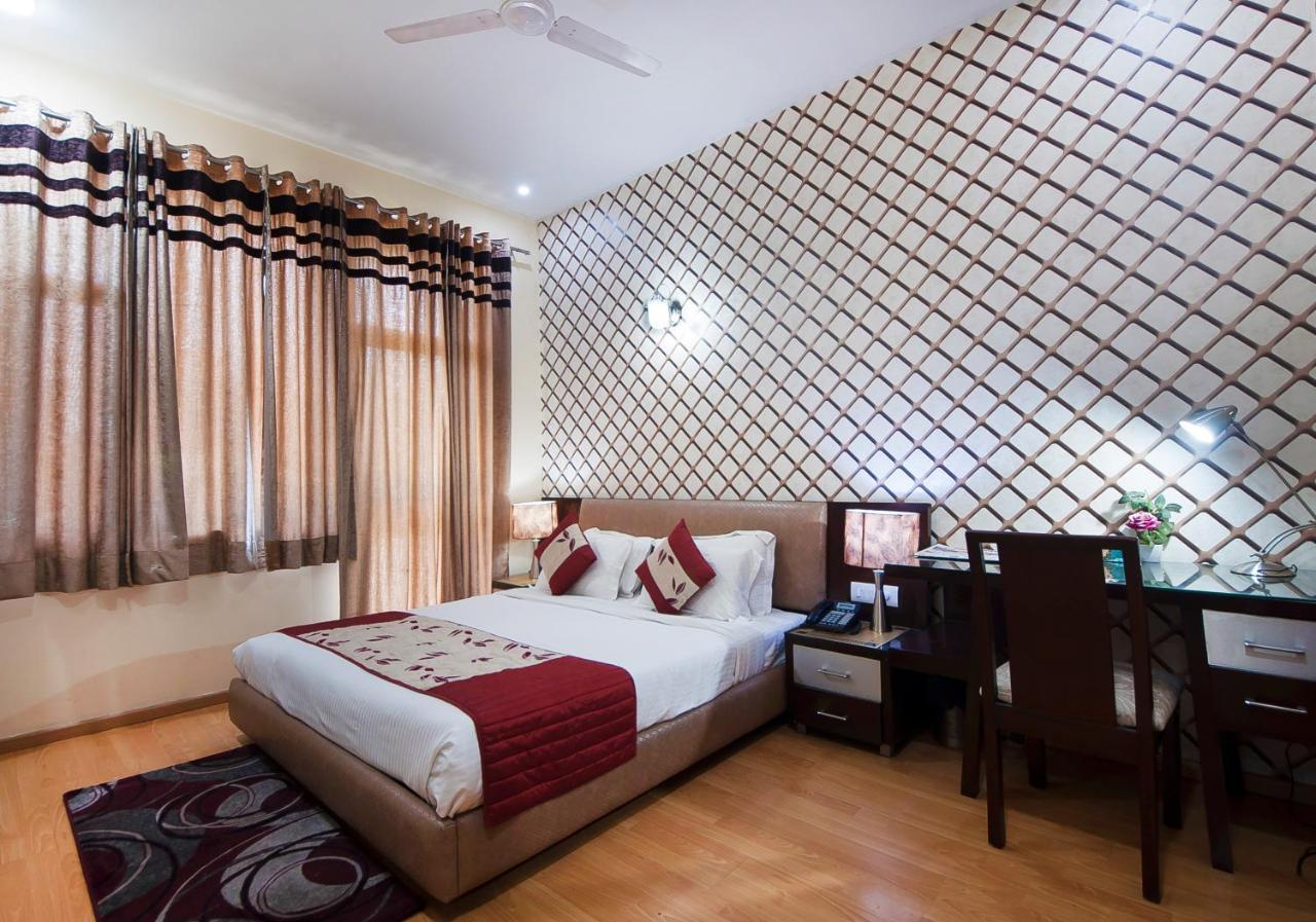 Imperial Apartments Huda City Gurgaon Luaran gambar
